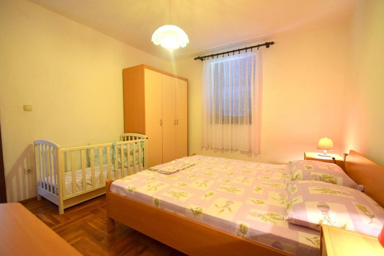 Apartments Petrovic Malinska Extérieur photo