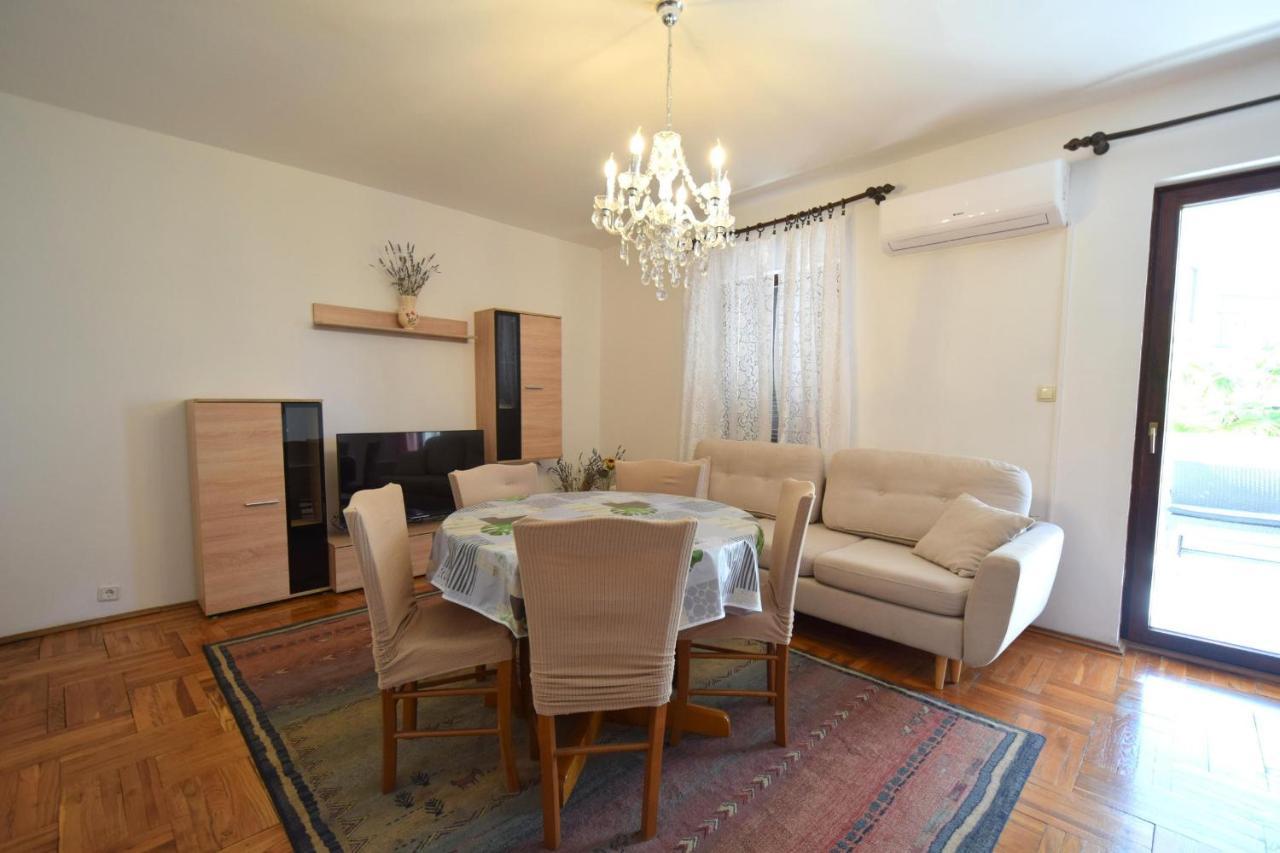 Apartments Petrovic Malinska Extérieur photo